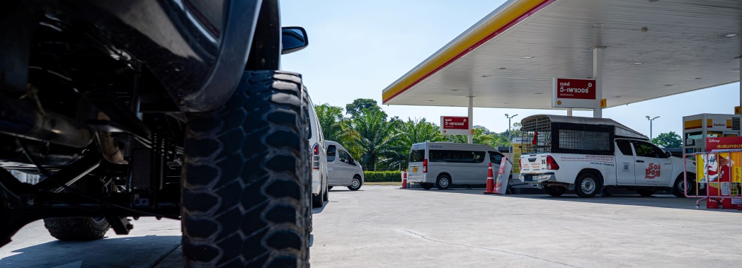 Cars waiting in long line to refuel at petrol station